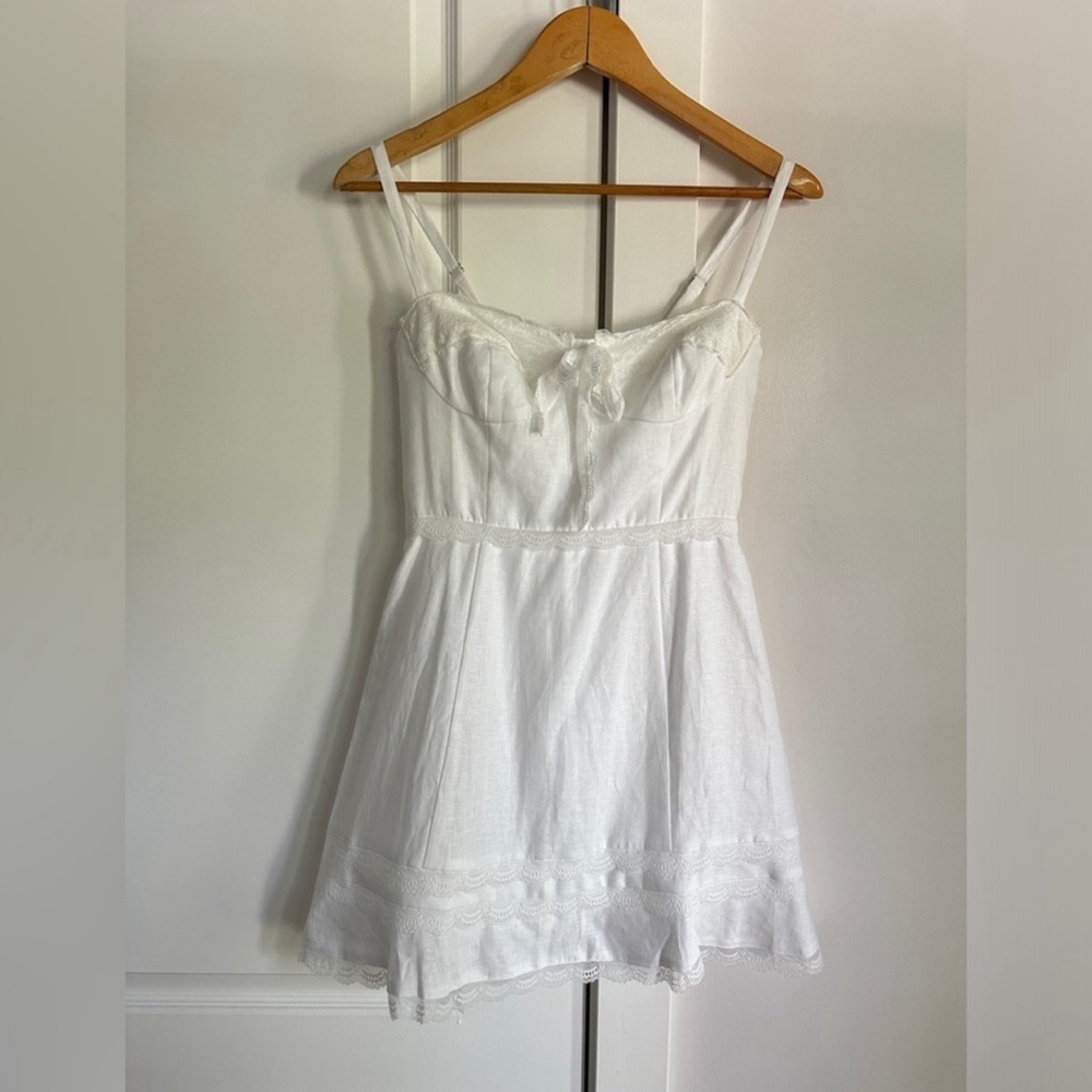 NEW Reformation Arya Mini Linen Dress Lace Detail Adjustable Straps
White sz 2